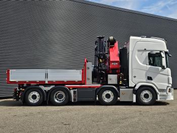 Scania R590 V8 8x2 / HMF 9520 CRANE - JIB - WINCH / TRACTOR